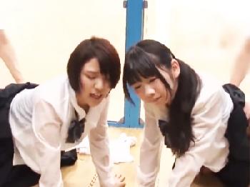 純真無垢な女子校生たちを騙して高圧膣内洗浄で絶頂させる→すかさず男根で追撃乱交W素人美少女ナンパのエロ動画
