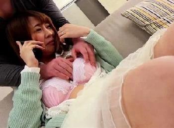 「夫は出張して…我慢できなくて…」夫に電話しながらセフレとの関係に覚えれる不貞妻巨乳痴女人妻ハメ撮りのエロ動画