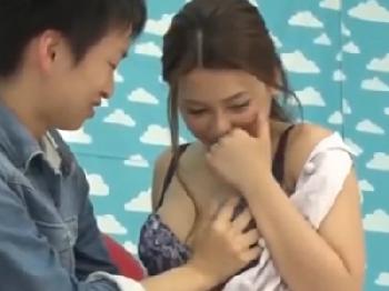 モテない陰茎を筆おろししてくれる心優しい奥様さん素人人妻童貞のエロ動画