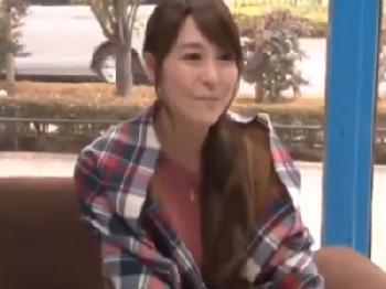 金持ちオーラ全開のセレブリティ妻がマッサージで色情→パコ受け入れ!巨乳素人人妻のエロ動画