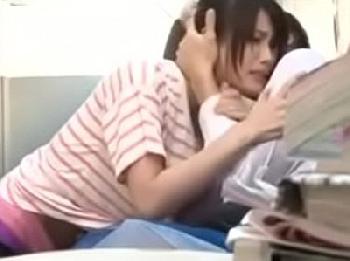 ゴミ出し中のマダムは無防備なのでその場で陵辱し放題ですW素人人妻レイプ露出のエロ動画