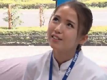 『ちょっとなら…』簡単なオナニーサポートだけの予定が結局ハメられる素人美形お姉さん中出しのエロ動画