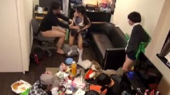 何でもシェアする最近の若者は自分の彼女もシェアしてしまう女子校生美少女フェラ3Pのエロ動画