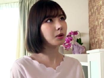 夫の上司と浮気してる美形奥様が真っ昼間から自宅で浮気パコ美少女人妻中出しのエロ動画