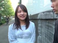 あべみかこが素人男性を逆ナンパ→車の中で中出し性交!美少女ロリのエロ動画