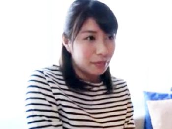 欲求不満でオナニストの奥様が罪悪感を感じながらも決意のハメ撮りで本気イキ巨乳素人人妻のエロ動画