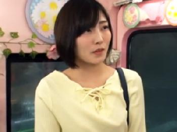 『こんなおっきいの挿入るかな‥』美人女子大生に素股を頼みヌルッと挿入→巨大ペニス交尾でハメ狂う巨乳素人美少女のエロ動画