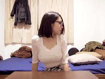 クラブでゲットしたとは思えない清麗系めがね女子を隠し撮り巨乳素人お姉さん盗撮のエロ動画