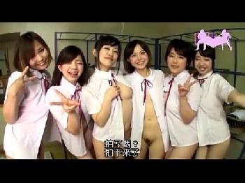 エロ巨乳女子校生が修学旅行先で同級生肉棒使って乱交ハメ→大量中出しで妊娠→退学決定W美少女ギャル痴女フェラ手コキのエロ動画