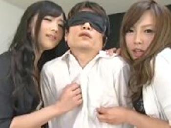 S系お姉さんたちに挟まれて悶絶中出し3Pファック痴女M男パンストのエロ動画