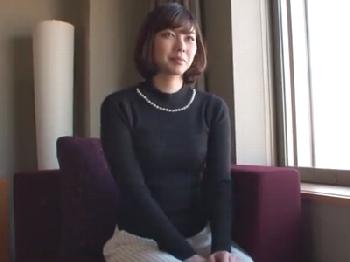 『オナニーだけじゃ満足出来なくて』欲求不満を拗らせた美人奥さんがJAV出演素人人妻ハメ撮りのエロ動画