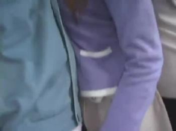 欲求不満なマダムが公共バスで男を痴漢誘導してイチモツしゃぶっちゃう！痴女人妻熟女フェラ手コキ露出のエロ動画