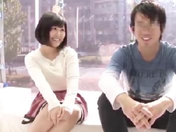 大学の友人同士の男女が踏み切るマジックミラー号SEX巨乳素人お姉さんのエロ動画