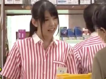 コンビニアルバイトの美形少女をバックヤードで顔面射精陵辱！素人美少女顔射レイプのエロ動画