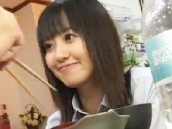 ミニ系女子校生が義兄に押し倒されて乱暴なベロキス近親性行為でマジ絶頂美少女顔射近親相姦のエロ動画