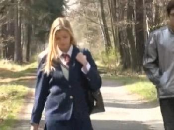 本場アメリカの金髪女子校生を強引に凌辱→まだ成熟しきっていない洋マンコに日本人男根をねじ込む！素人美少女コスプレのエロ動画