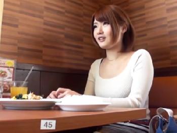 横浜でナンパGETした素人娘をパコ部屋招待→生姦SEX隠し撮り！巨乳美少女ギャル痴女盗撮のエロ動画