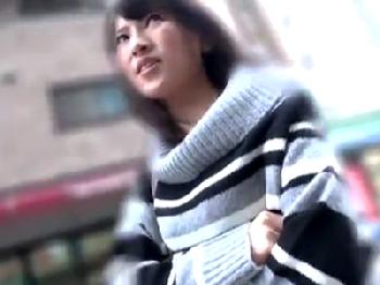 ナンパした黒髪美形お姉さんとラブホテルでアダルトビデオ鑑賞→だけのはずが色情しハメ撮り性交開始！素人美少女痴女のエロ動画