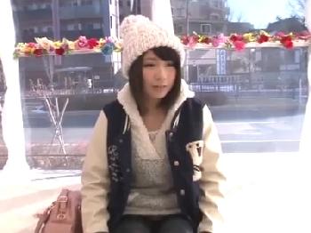 童顔でショートヘアのお姉さんがマジックミラー号でのマッサージパコで痙攣絶頂オーガズム美少女顔射のエロ動画