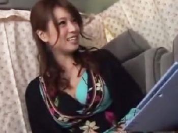 『こんなに中に…』街角でナンパした素人主婦に無許可中出し！人妻ハメ撮りのエロ動画