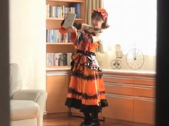 照れ屋な彼女は自宅でコスプレするレイヤーだった！いつも以上に可愛い彼女の主観フェラチオ巨乳美少女オナニー深田えいみのエロ動画