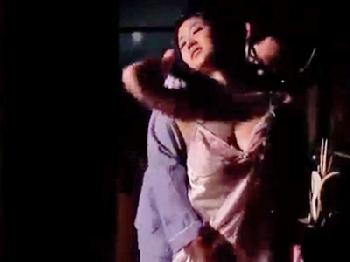 「お義兄さん…ダメです…」リアルに暗がりの部屋で撮った同居する大きいオッパイな弟嫁との近親パコ巨乳人妻顔射近親相姦菅野さゆき...