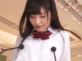 女子校生美形少女が放課後の教室でクラスメイトと先生とドキドキ3P！美少女顔射のエロ動画