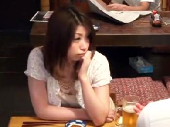 居酒屋に居た専業主婦をナンパ→泥酔させホテルハメ！巨乳素人痴女人妻顔射盗撮のエロ動画
