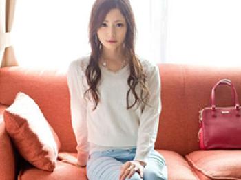 デニムの股間部分を切り取られて着衣で挿入される絶世の美形お姉さん美少女桃谷エリカのエロ動画