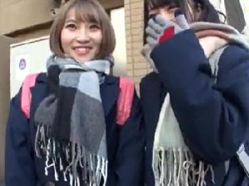 「え~どうする~♥」優柔不断なリアル女子校生をマジックミラー号へ連れ込み→新作リップと偽って肉棒リップを塗りたくる!素人ロリ...