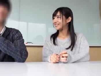 清楚清純系彼女が罰ゲームで彼氏の目の前で中出しされてしまう…素人美少女のエロ動画