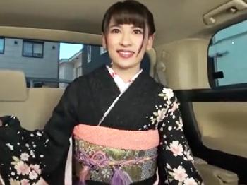 成人式帰りの振袖美形お姉さんナンパ！晴れ着姿のまま記念に中出し祝い素人美少女ハメ撮りのエロ動画
