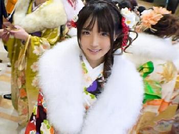 ガチ成人式ナンパ！新成人になったばかりの美形少女を袴のままブッ込み倒しW素人コスプレ顔射乱交のエロ動画