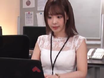 就職したい学生につけ込みインターンシップ中に肉体関係を強要してレイプ！美少女顔射のエロ動画