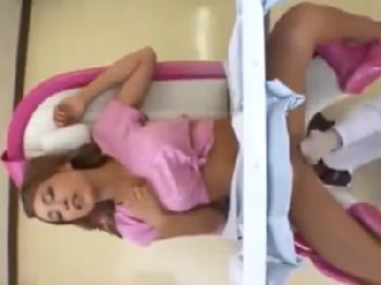 産婦人科に来たはずなのに何故か医者から婦女暴行されてしまう黒ギャルお姉さんレイプのエロ動画