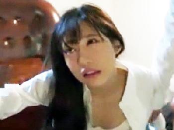 弱みを握った若奥様を性の捌け口にして寝取られ中出し凌辱婦女暴行！人妻レイプ3Pのエロ動画