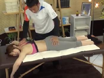 スポーツマッサージで恥骨を刺激され本番生ハメ性行為素人お姉さんのエロ動画