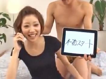 『ちょっと…ぁんッ』電話の最中にも関わらずJAV撮影が開始され戸惑いながらハメまくる美形お姉さん巨乳顔射のエロ動画