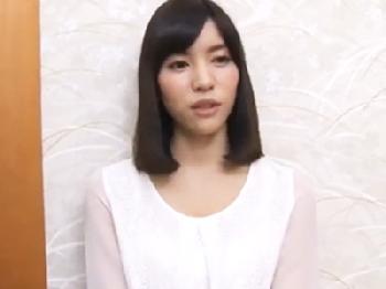 美人過ぎる秘書は…共に働く夫のすぐ近くの社長室で中出しされる！OL舞原聖のエロ動画