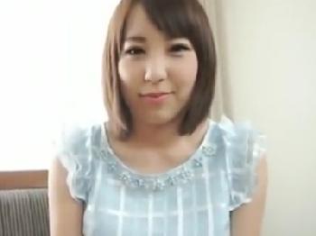 センズリ鑑賞していた素人娘が発情してマスターベーションしながら手コキサポート美少女オナニーのエロ動画