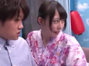 彼氏との夏祭りデートをほっぽってSEXを知らない男くんと中出し交尾しちゃう素人さんW美少女童貞のエロ動画