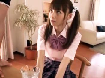 押しに弱くて頼まれたら誰とでもやっちゃう美形少女女子校生美少女顔射のエロ動画