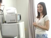 『おばちゃんが彼女に立候補しちゃおうかなっ』無防備な同級生の母親に中出し巨乳人妻前田可奈子のエロ動画