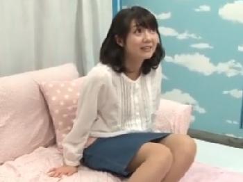 おとなしめの素人さんがSEXを知らない男くんの筆おろし了承→中出しされて呆然Wお姉さん童貞のエロ動画