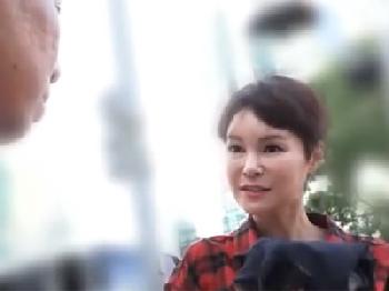 海外ナンパでベリーショートのマダムを即ずぼ成功ハーフ熟女ハメ撮りのエロ動画