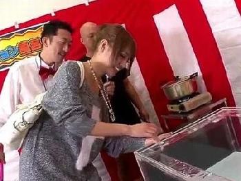 「何？ナニ？なにするの！？」何も聞かされてなく連れてこられた素人ギャルたちが熱湯ローション風呂に耐えきれずW巨乳ナンパのエロ...