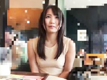 二十歳の激烈可愛い素人女子大生がプロ男優とのマジパコに終始喘ぎまくりで絶叫イキ美少女顔射のエロ動画