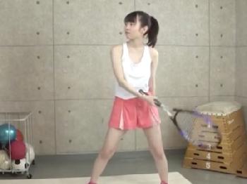マシュマロ乳の童顔美形少女がコーチ骨抜きフェラチオ巨乳美少女ロリ水卜さくらのエロ動画