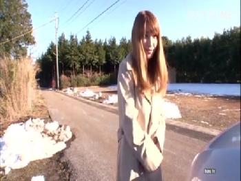 人に見られることに猛烈興奮する淫乱お姉さんが裸にコートを羽織り露出ファックW巨乳素人美少女のエロ動画