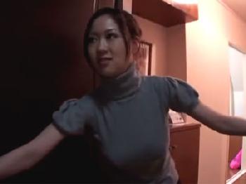 スケスケの白スクール水着を着用した巨大バスト痴女に我慢できずにぶっかけパコ巨乳お姉さんのエロ動画